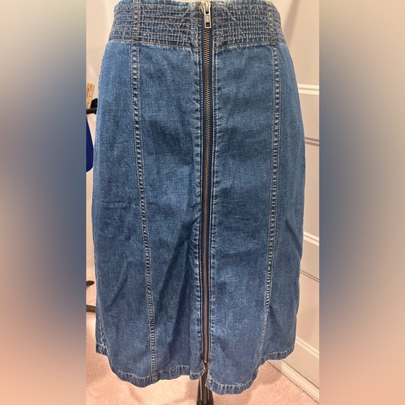 Madewell, waist size 28, update your Jean skirt with cute zipper and pockets - Picture 1 of 4